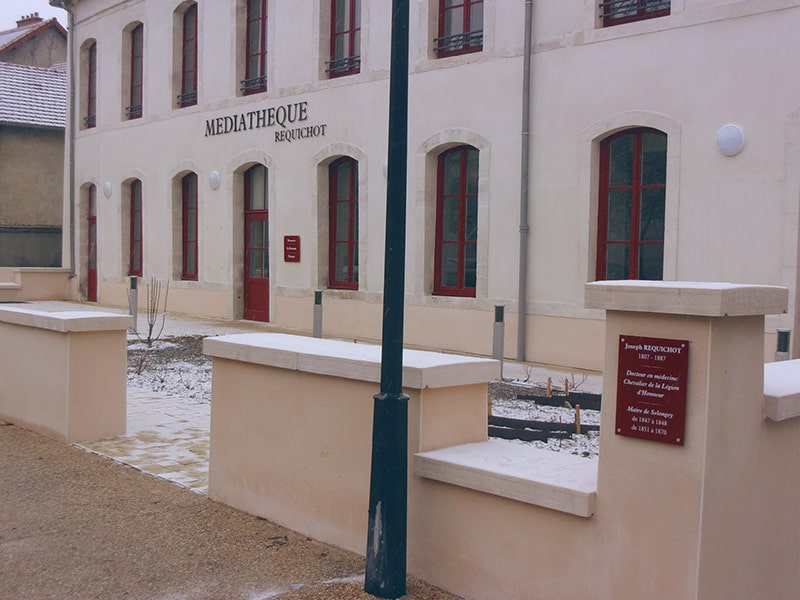 enseigne-lettres-decoupees-mediatheque-selongey-min